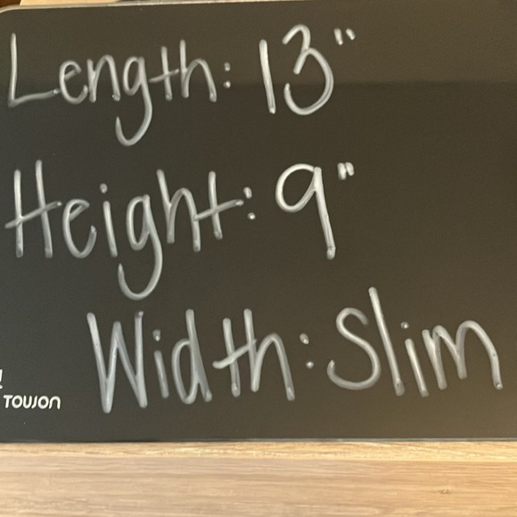 Kate Spade: Black/White Strip Computer Laptop Padded Zip Case/Sleeve - Picture 16 of 16